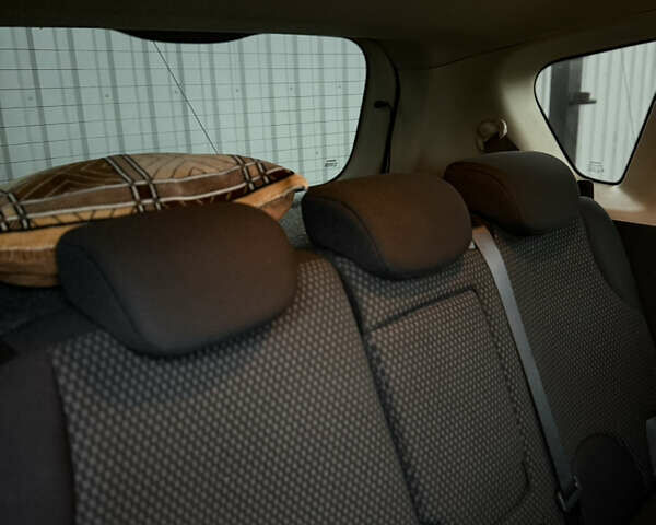 Бежевый Ниссан Ноут, объемом двигателя 1.46 л и пробегом 270 тыс. км за 5800 $, фото 18 на Automoto.ua