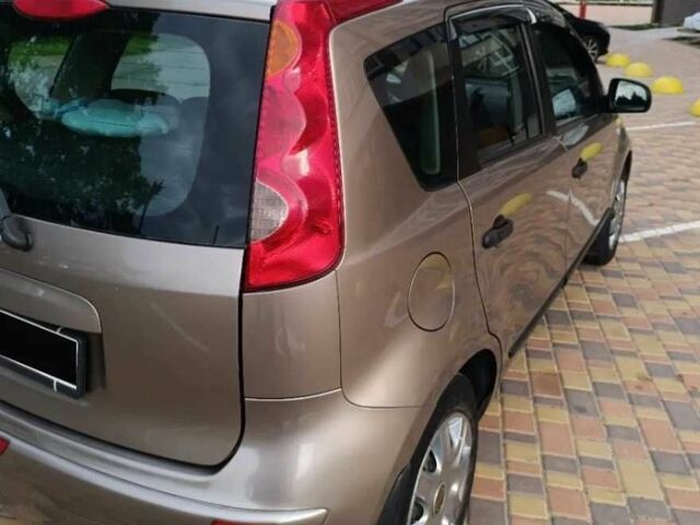 Бежевий Ніссан Ноут, об'ємом двигуна 1.4 л та пробігом 140 тис. км за 4100 $, фото 4 на Automoto.ua