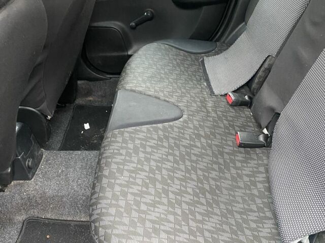 Бежевий Ніссан Ноут, об'ємом двигуна 1.6 л та пробігом 300 тис. км за 2200 $, фото 4 на Automoto.ua