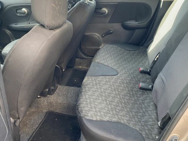 Бежевий Ніссан Ноут, об'ємом двигуна 1.6 л та пробігом 300 тис. км за 1700 $, фото 6 на Automoto.ua