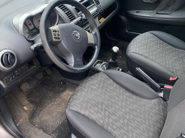 Бежевий Ніссан Ноут, об'ємом двигуна 1.6 л та пробігом 300 тис. км за 2200 $, фото 5 на Automoto.ua