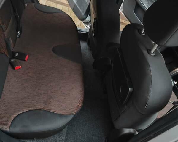 Бежевий Ніссан Ноут, об'ємом двигуна 1.6 л та пробігом 255 тис. км за 7950 $, фото 10 на Automoto.ua