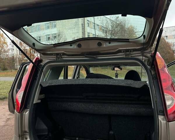 Бежевый Ниссан Ноут, объемом двигателя 1.39 л и пробегом 125 тыс. км за 7500 $, фото 6 на Automoto.ua