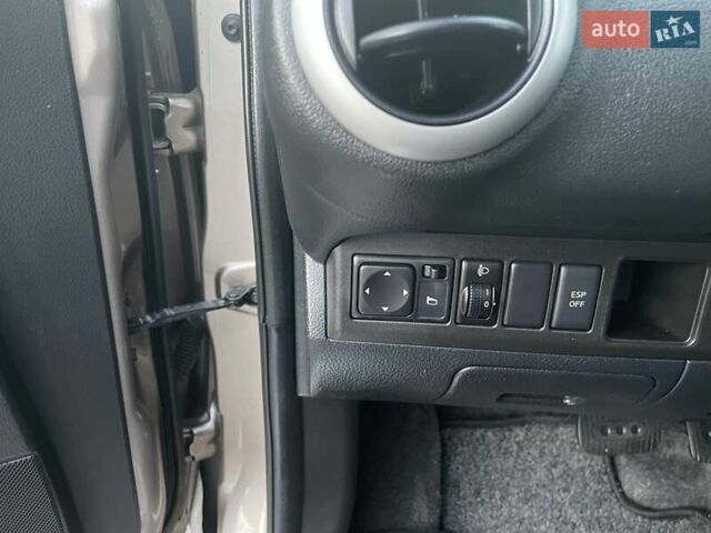 Бежевий Ніссан Ноут, об'ємом двигуна 1.6 л та пробігом 125 тис. км за 7490 $, фото 9 на Automoto.ua