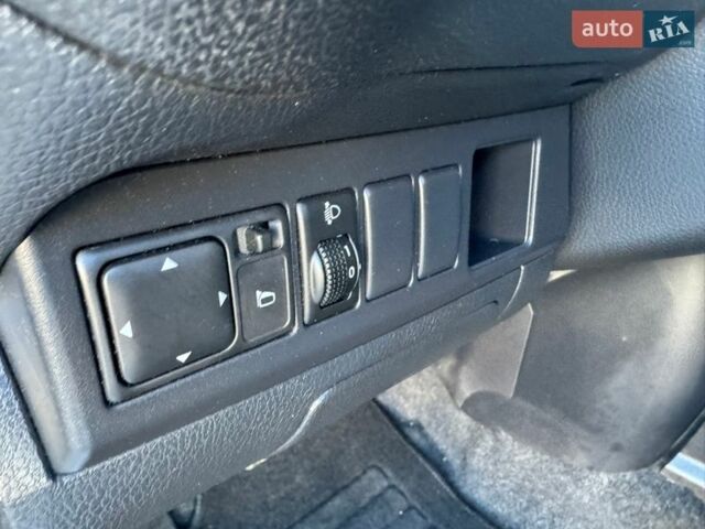 Чорний Ніссан Ноут, об'ємом двигуна 1.4 л та пробігом 235 тис. км за 5700 $, фото 32 на Automoto.ua