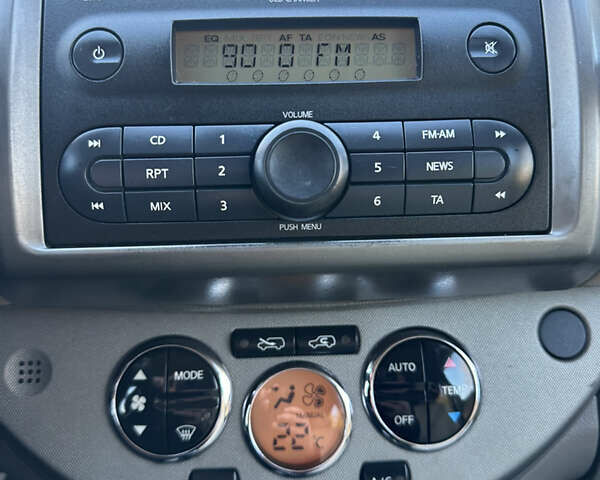 Чорний Ніссан Ноут, об'ємом двигуна 1.6 л та пробігом 336 тис. км за 4750 $, фото 11 на Automoto.ua