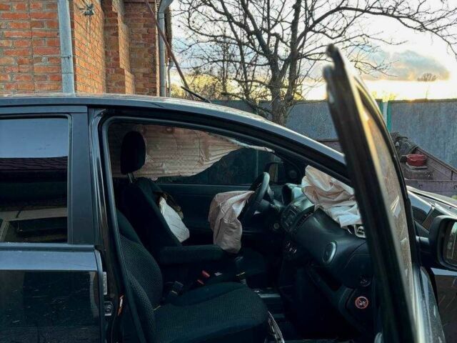 Чорний Ніссан Ноут, об'ємом двигуна 1.6 л та пробігом 145 тис. км за 3500 $, фото 6 на Automoto.ua