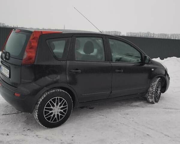 Черный Ниссан Ноут, объемом двигателя 1.4 л и пробегом 300 тыс. км за 5200 $, фото 13 на Automoto.ua