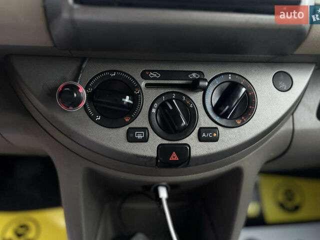 Черный Ниссан Ноут, объемом двигателя 1.6 л и пробегом 315 тыс. км за 5500 $, фото 14 на Automoto.ua