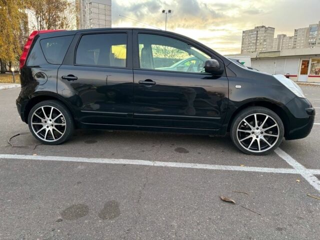 Черный Ниссан Ноут, объемом двигателя 1.6 л и пробегом 238 тыс. км за 5750 $, фото 2 на Automoto.ua