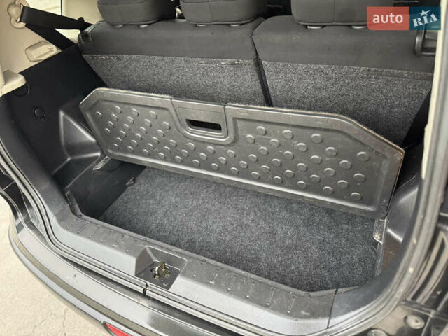 Чорний Ніссан Ноут, об'ємом двигуна 1.4 л та пробігом 217 тис. км за 5000 $, фото 28 на Automoto.ua