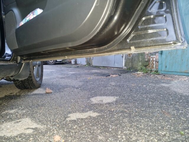 Чорний Ніссан Ноут, об'ємом двигуна 1.6 л та пробігом 226 тис. км за 6000 $, фото 6 на Automoto.ua