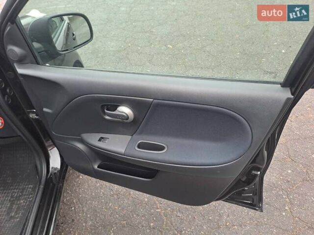 Черный Ниссан Ноут, объемом двигателя 1.4 л и пробегом 186 тыс. км за 5400 $, фото 11 на Automoto.ua