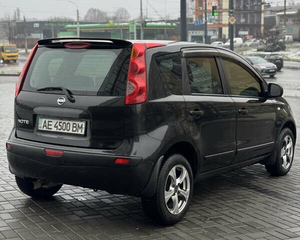 Черный Ниссан Ноут, объемом двигателя 1.6 л и пробегом 176 тыс. км за 5600 $, фото 4 на Automoto.ua