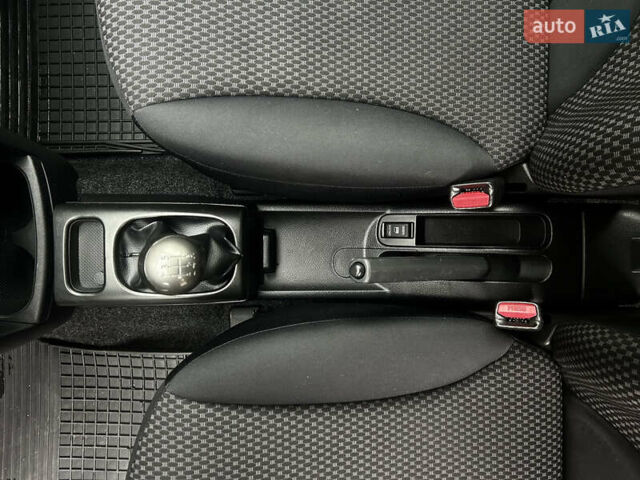 Чорний Ніссан Ноут, об'ємом двигуна 1.6 л та пробігом 192 тис. км за 5690 $, фото 48 на Automoto.ua