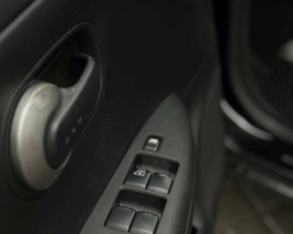 Черный Ниссан Ноут, объемом двигателя 1.6 л и пробегом 176 тыс. км за 5600 $, фото 14 на Automoto.ua