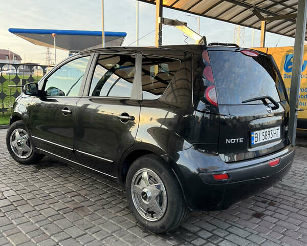 Черный Ниссан Ноут, объемом двигателя 1.6 л и пробегом 300 тыс. км за 4800 $, фото 1 на Automoto.ua