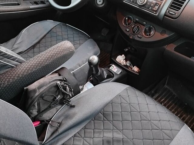 Черный Ниссан Ноут, объемом двигателя 1.6 л и пробегом 200 тыс. км за 6200 $, фото 5 на Automoto.ua