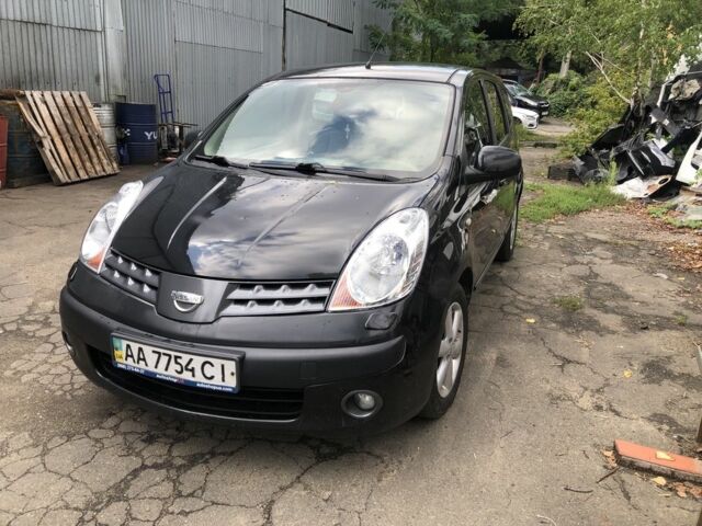 Чорний Ніссан Ноут, об'ємом двигуна 1.6 л та пробігом 370 тис. км за 5800 $, фото 1 на Automoto.ua