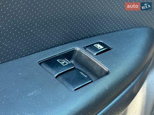 Черный Ниссан Ноут, объемом двигателя 1.6 л и пробегом 200 тыс. км за 5999 $, фото 66 на Automoto.ua