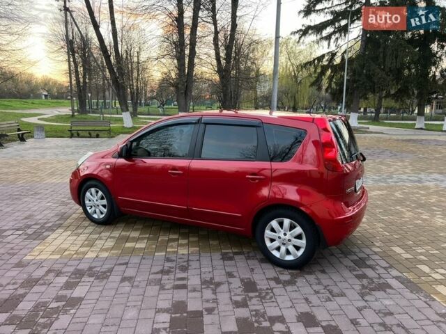 Черный Ниссан Ноут, объемом двигателя 1.6 л и пробегом 200 тыс. км за 5500 $, фото 4 на Automoto.ua
