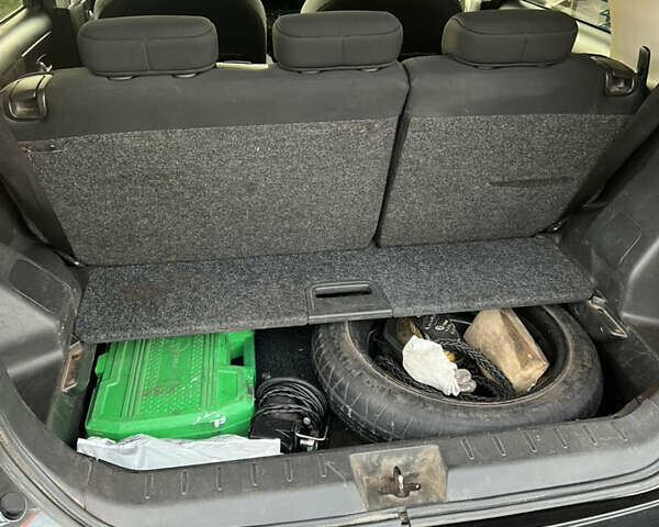 Черный Ниссан Ноут, объемом двигателя 1.6 л и пробегом 300 тыс. км за 4800 $, фото 15 на Automoto.ua