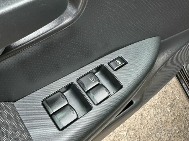 Черный Ниссан Ноут, объемом двигателя 1.6 л и пробегом 170 тыс. км за 5599 $, фото 16 на Automoto.ua