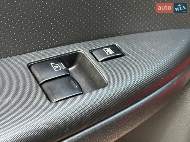 Черный Ниссан Ноут, объемом двигателя 1.6 л и пробегом 200 тыс. км за 6150 $, фото 80 на Automoto.ua