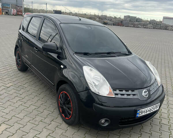 Черный Ниссан Ноут, объемом двигателя 1.6 л и пробегом 191 тыс. км за 5200 $, фото 2 на Automoto.ua