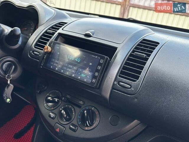 Черный Ниссан Ноут, объемом двигателя 1.6 л и пробегом 200 тыс. км за 6150 $, фото 91 на Automoto.ua