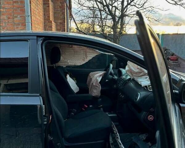 Черный Ниссан Ноут, объемом двигателя 1.6 л и пробегом 150 тыс. км за 2200 $, фото 1 на Automoto.ua