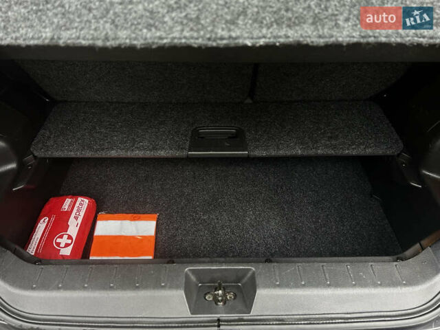 Чорний Ніссан Ноут, об'ємом двигуна 1.6 л та пробігом 192 тис. км за 5690 $, фото 71 на Automoto.ua