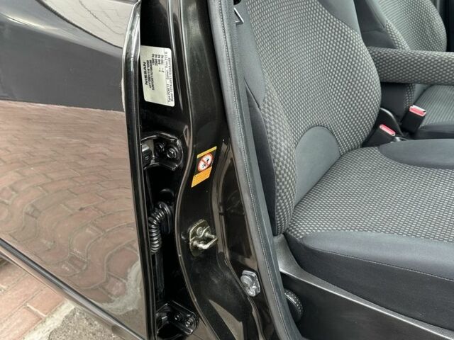 Черный Ниссан Ноут, объемом двигателя 1.6 л и пробегом 170 тыс. км за 5599 $, фото 10 на Automoto.ua