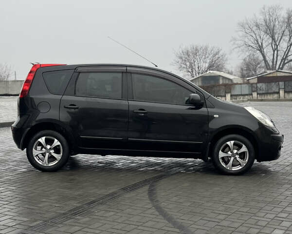 Черный Ниссан Ноут, объемом двигателя 1.6 л и пробегом 176 тыс. км за 5600 $, фото 5 на Automoto.ua