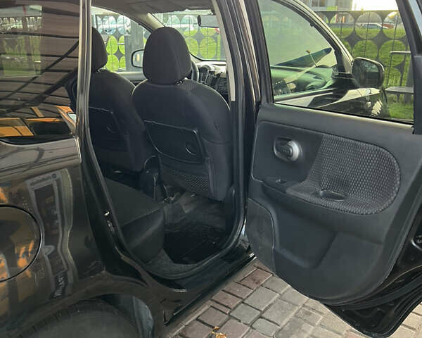 Черный Ниссан Ноут, объемом двигателя 1.6 л и пробегом 300 тыс. км за 4800 $, фото 13 на Automoto.ua