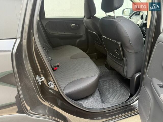 Чорний Ніссан Ноут, об'ємом двигуна 1.6 л та пробігом 194 тис. км за 6000 $, фото 77 на Automoto.ua