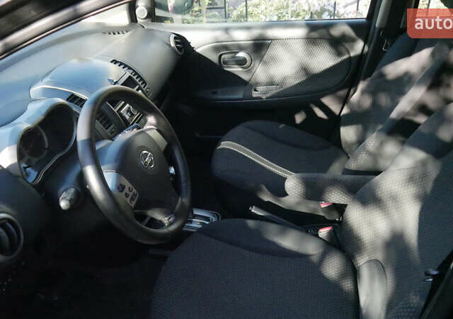 Черный Ниссан Ноут, объемом двигателя 1.6 л и пробегом 212 тыс. км за 6000 $, фото 6 на Automoto.ua