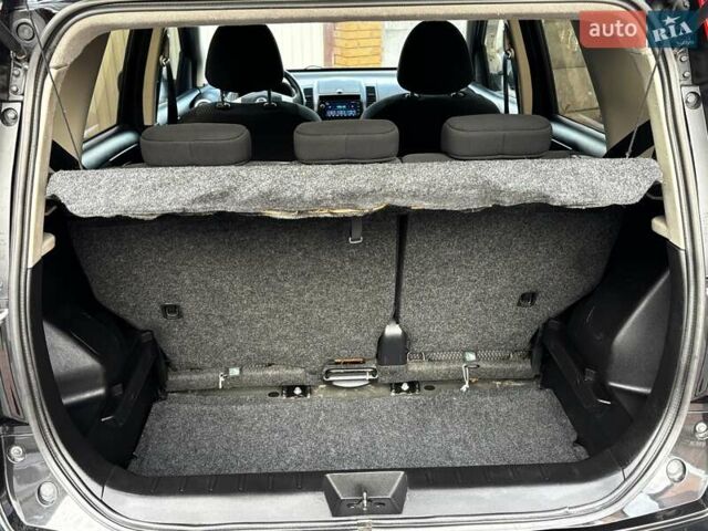 Черный Ниссан Ноут, объемом двигателя 1.6 л и пробегом 200 тыс. км за 6150 $, фото 112 на Automoto.ua