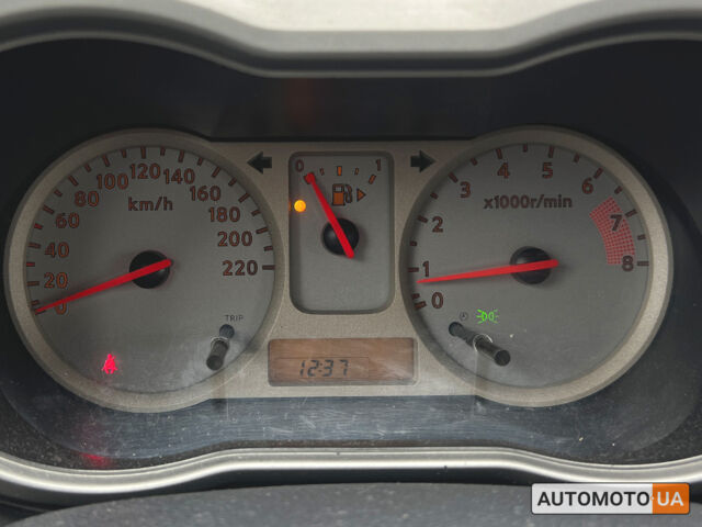 Черный Ниссан Ноут, объемом двигателя 1.6 л и пробегом 209 тыс. км за 5800 $, фото 17 на Automoto.ua