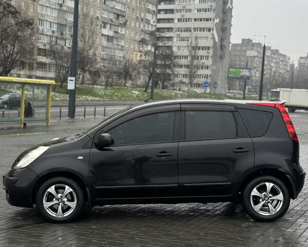 Черный Ниссан Ноут, объемом двигателя 1.6 л и пробегом 176 тыс. км за 5600 $, фото 1 на Automoto.ua