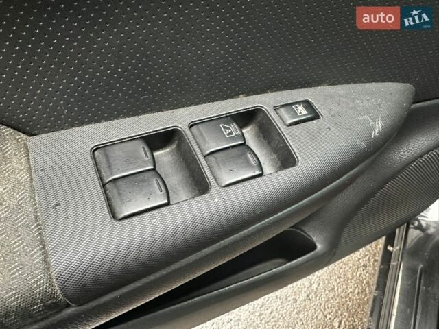 Черный Ниссан Ноут, объемом двигателя 1.6 л и пробегом 193 тыс. км за 5200 $, фото 12 на Automoto.ua