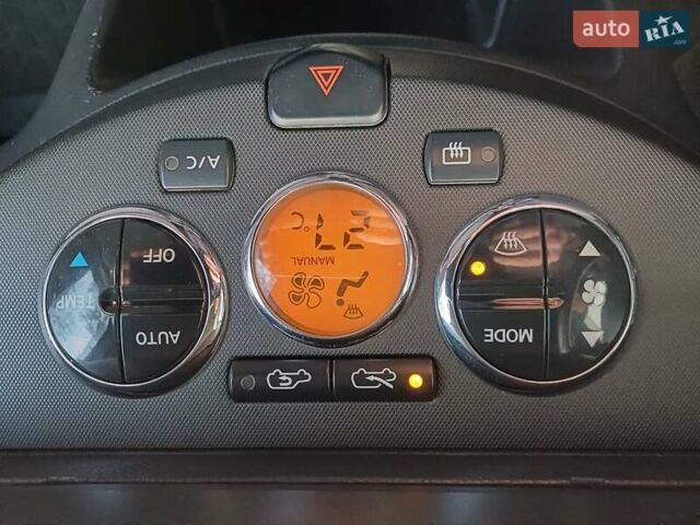 Черный Ниссан Ноут, объемом двигателя 1.6 л и пробегом 221 тыс. км за 5400 $, фото 12 на Automoto.ua