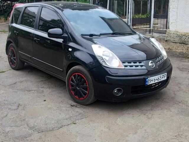 Черный Ниссан Ноут, объемом двигателя 1.6 л и пробегом 190 тыс. км за 5500 $, фото 4 на Automoto.ua