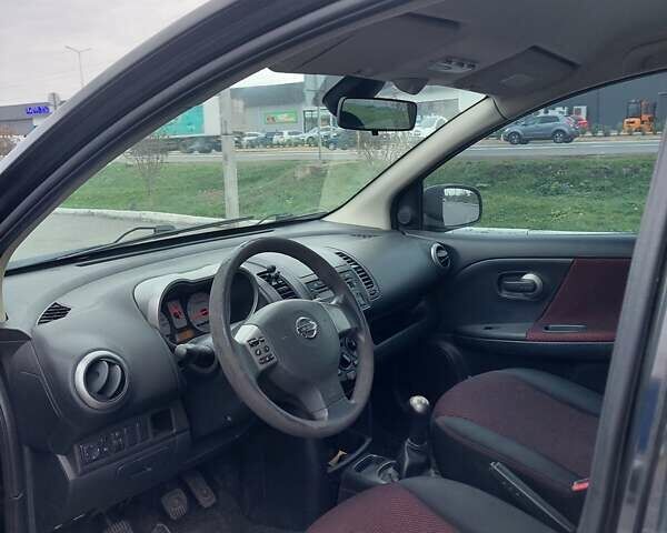 Черный Ниссан Ноут, объемом двигателя 1.39 л и пробегом 230 тыс. км за 5000 $, фото 4 на Automoto.ua