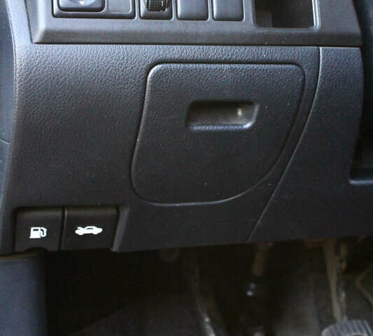 Чорний Ніссан Ноут, об'ємом двигуна 1.4 л та пробігом 190 тис. км за 4500 $, фото 17 на Automoto.ua