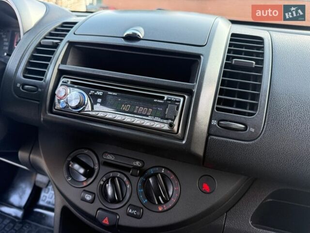 Черный Ниссан Ноут, объемом двигателя 1.6 л и пробегом 164 тыс. км за 4600 $, фото 42 на Automoto.ua