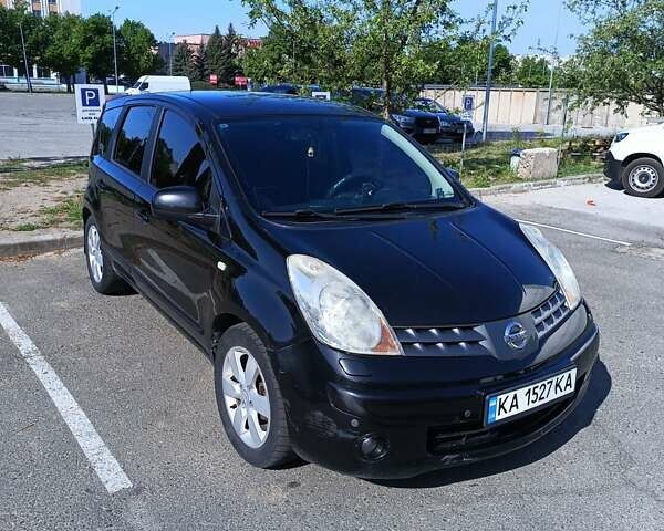 Черный Ниссан Ноут, объемом двигателя 1.6 л и пробегом 240 тыс. км за 5500 $, фото 1 на Automoto.ua