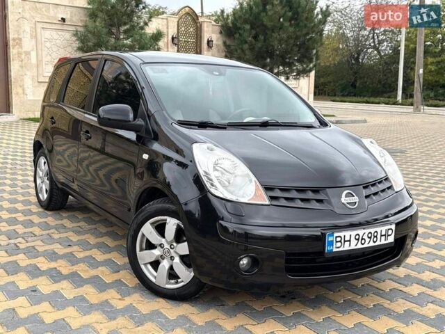 Чорний Ніссан Ноут, об'ємом двигуна 1.6 л та пробігом 185 тис. км за 6500 $, фото 2 на Automoto.ua