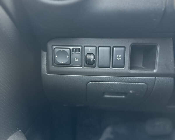 Черный Ниссан Ноут, объемом двигателя 1.6 л и пробегом 170 тыс. км за 6500 $, фото 10 на Automoto.ua