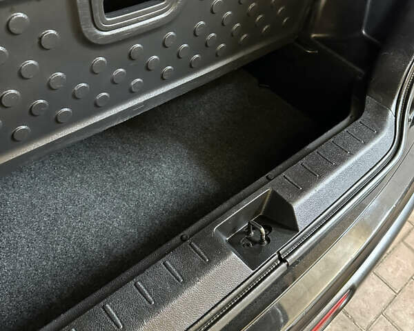 Чорний Ніссан Ноут, об'ємом двигуна 1.6 л та пробігом 200 тис. км за 5750 $, фото 6 на Automoto.ua